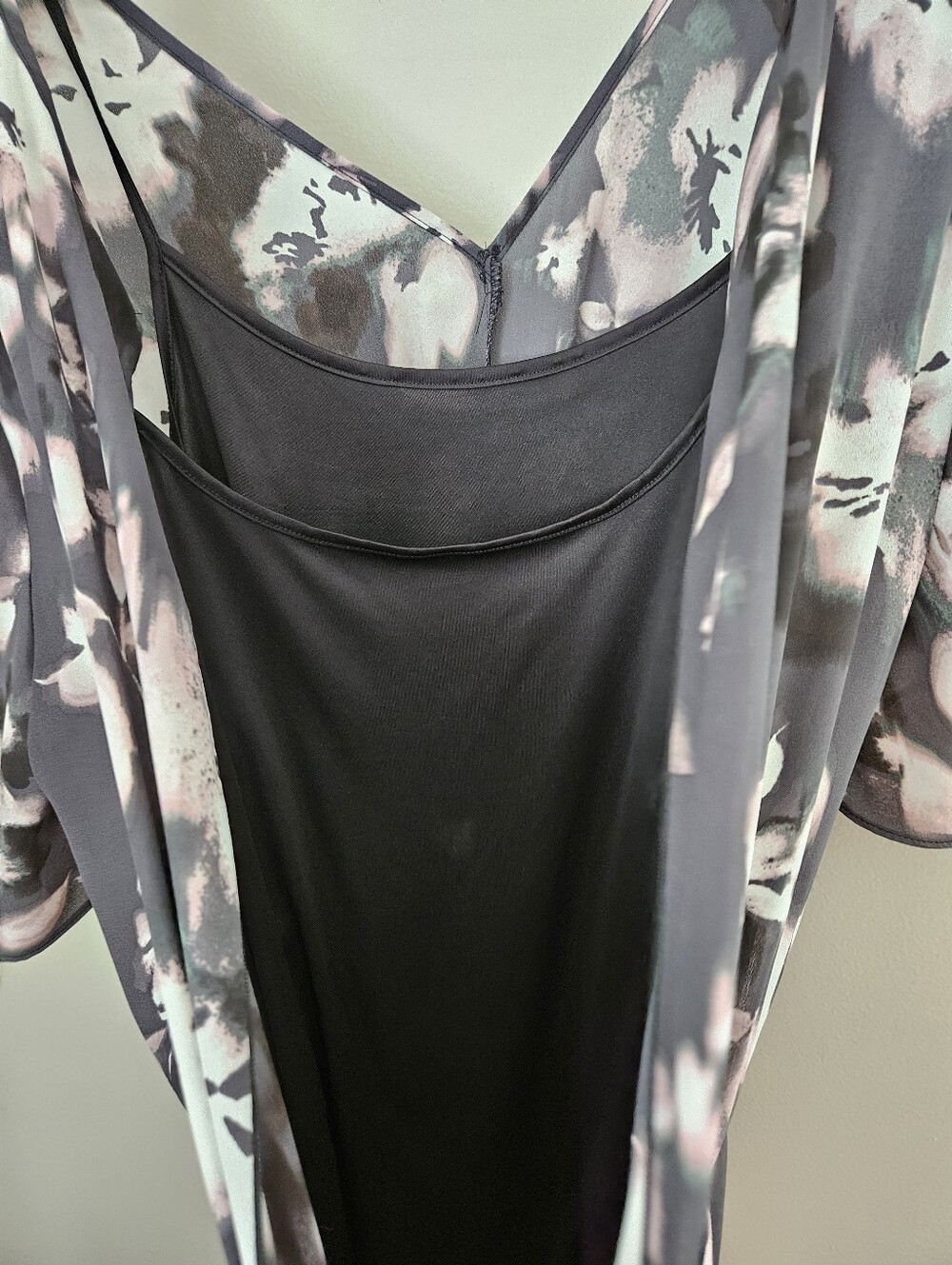 Simply Vera Vera Wang Charcoal, Blush & White Floral Twist-Front Midi Dress - Picture 7 of 10